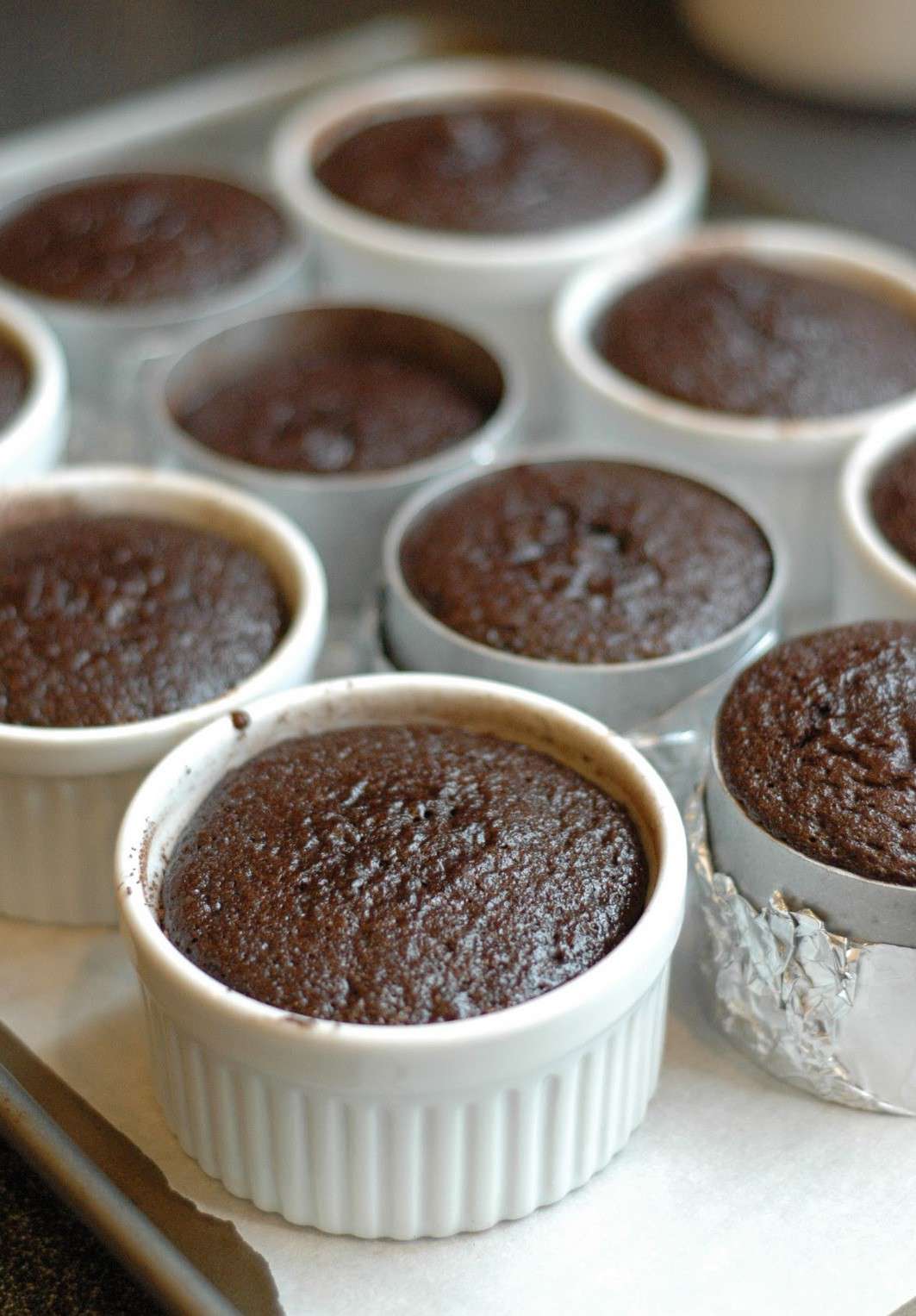 Several lava cakes on a pan